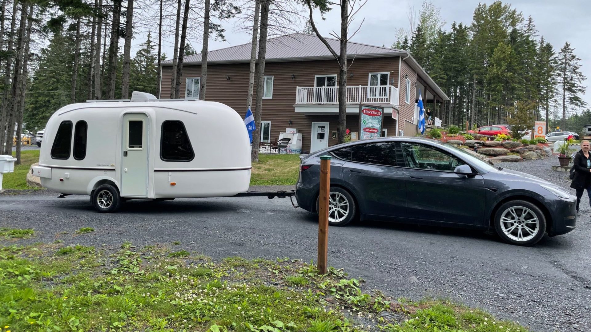 Electric vehicles with towing capacity RV for EV